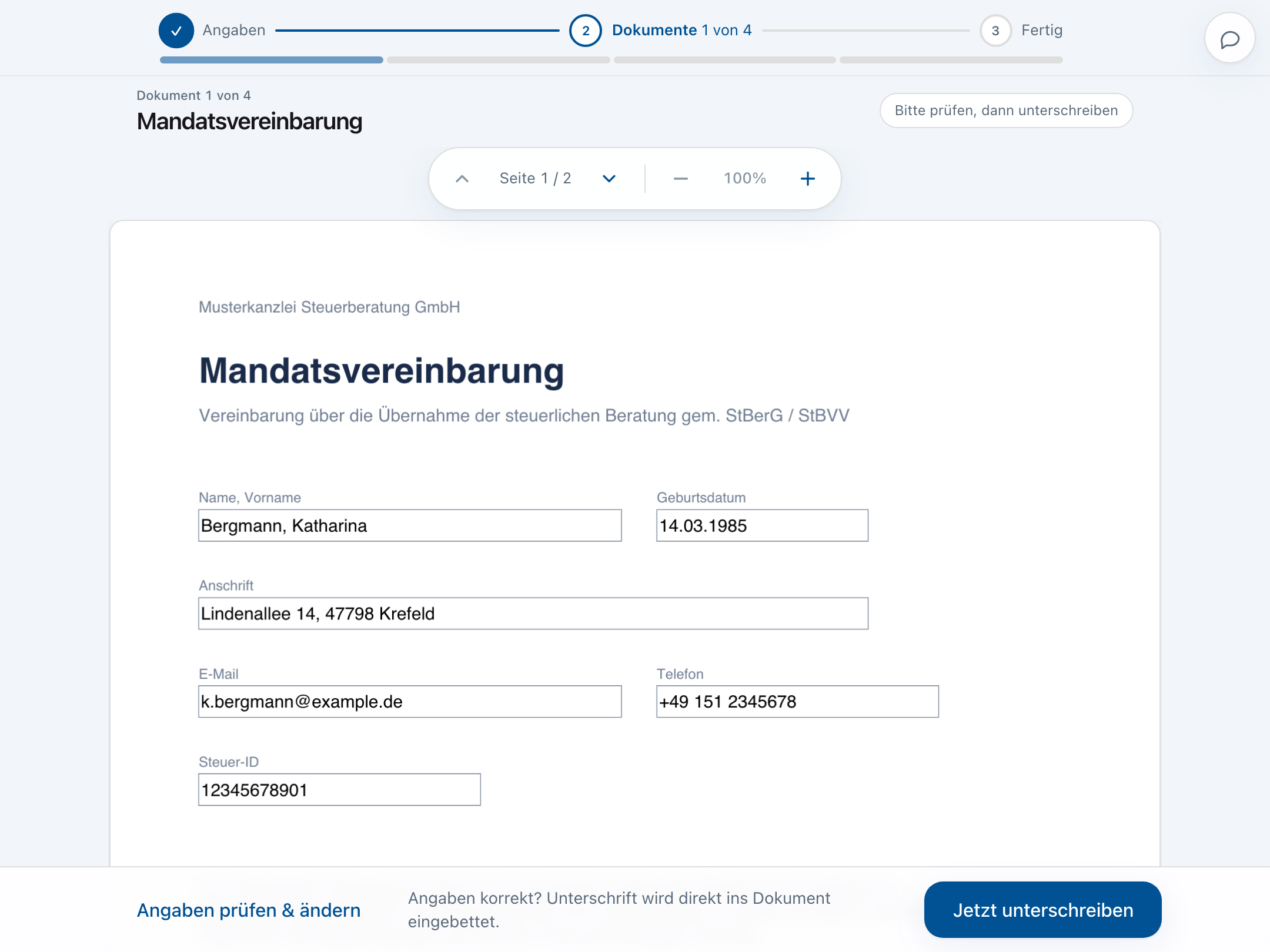 Die Unterschriftenzeremonie auf dem iPad: das Dokument „Mandatsvereinbarung“ ist bereits mit den Angaben des Mandanten befüllt, oben zeigt eine Fortschrittsleiste „Dokumente 1 von 4“.